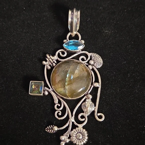 Elegant Silver Pendant with Blue and Green Accents - Picture 2 of 8